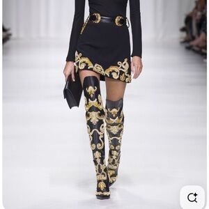 High Quality BEADED PEARL EMBELLISHED THIGH
HIGH WESTERN BOOT IN BLACK
SUEDE